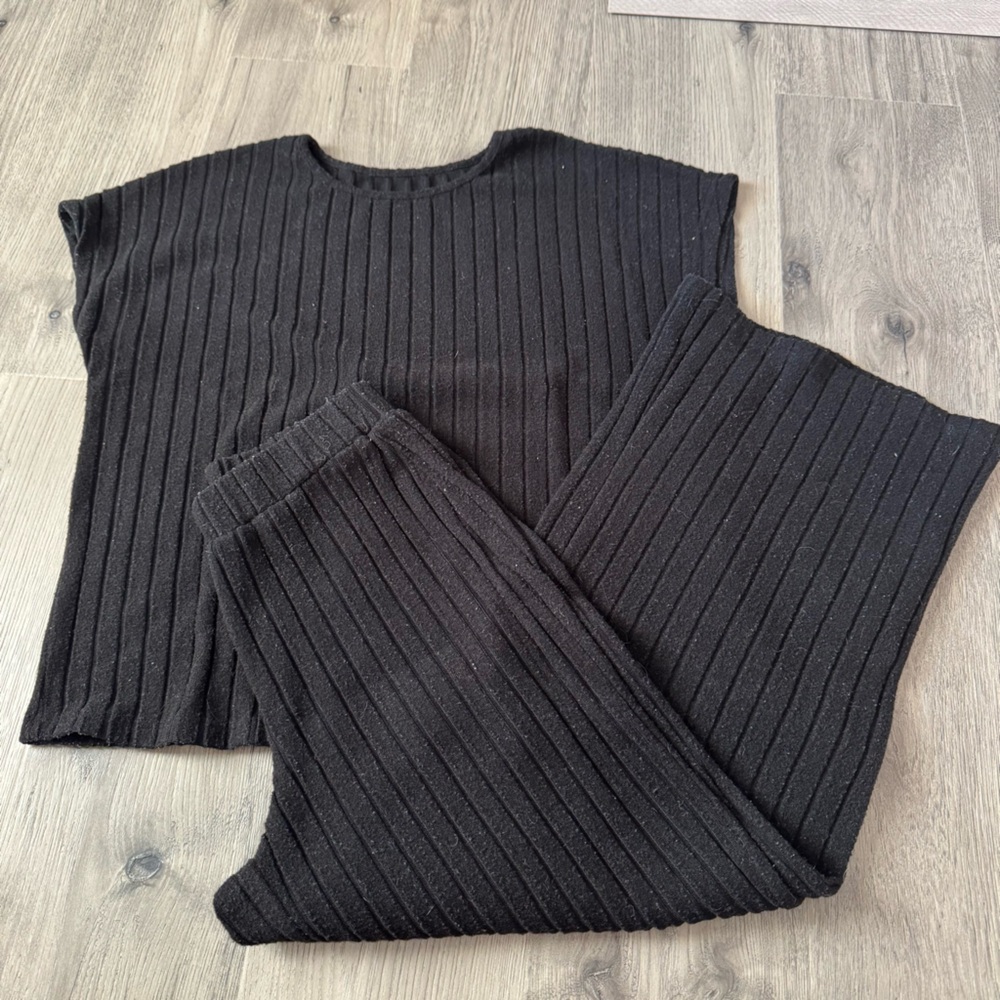 Black Ribbed Short Sleeve Top and Pants Lounge Matching Set Size Large